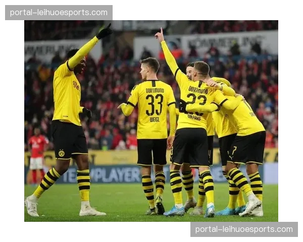 文雅松左路传中成功率38%，多特边后卫进攻参与度提升